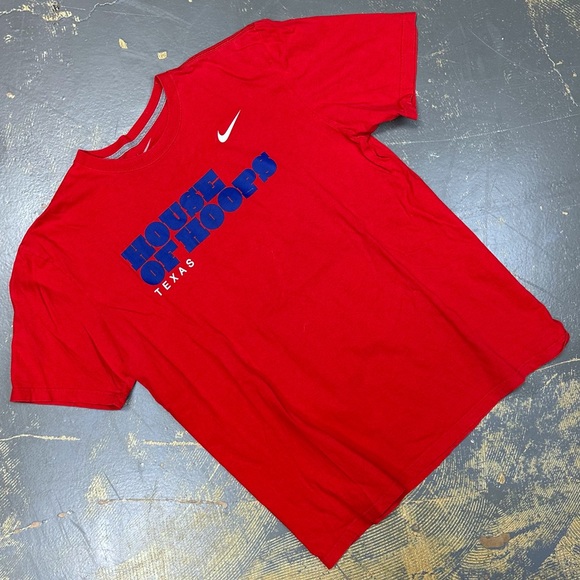 Nike House Of Hoops Texas Just Do It Short Sleeve Shirt Red XL Foot Locker - Picture 1 of 7